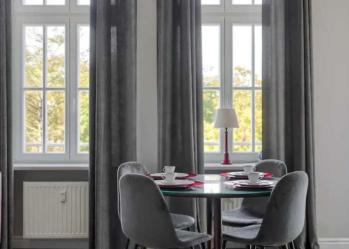 Old Town Comfy #18 By Bookinghost פוזנן